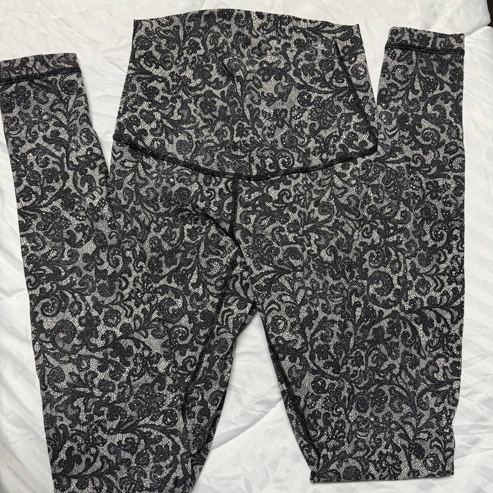 Lululemon Chic Black Patterned Leggings